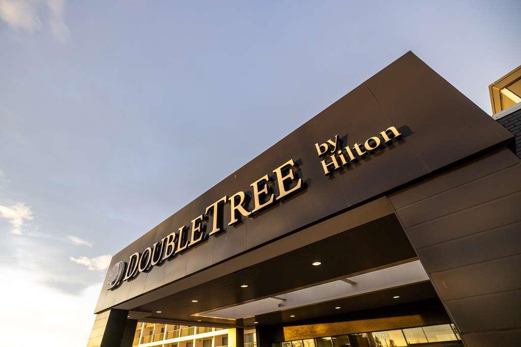 Doubletree By Hilton Calgary North Ξενοδοχείο Εξωτερικό φωτογραφία