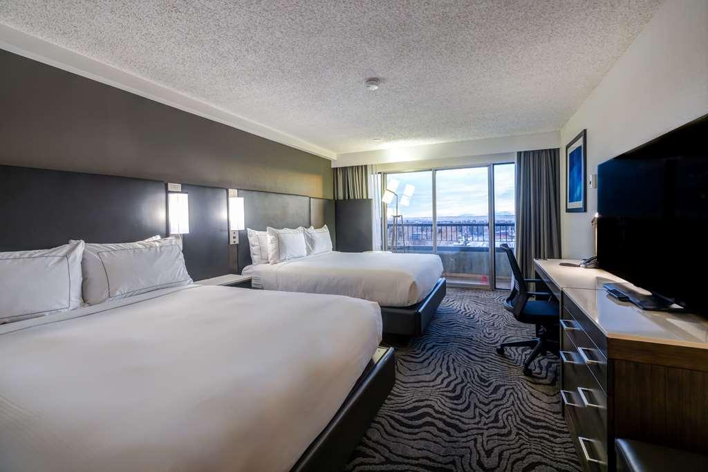 Doubletree By Hilton Calgary North Ξενοδοχείο Δωμάτιο φωτογραφία