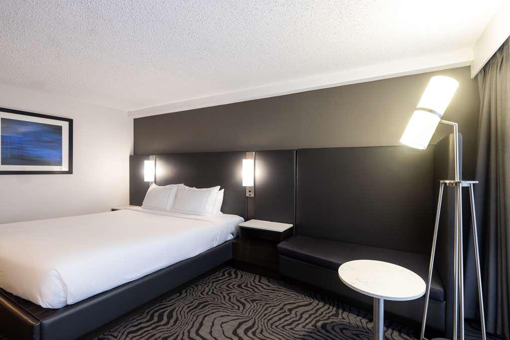 Doubletree By Hilton Calgary North Ξενοδοχείο Δωμάτιο φωτογραφία