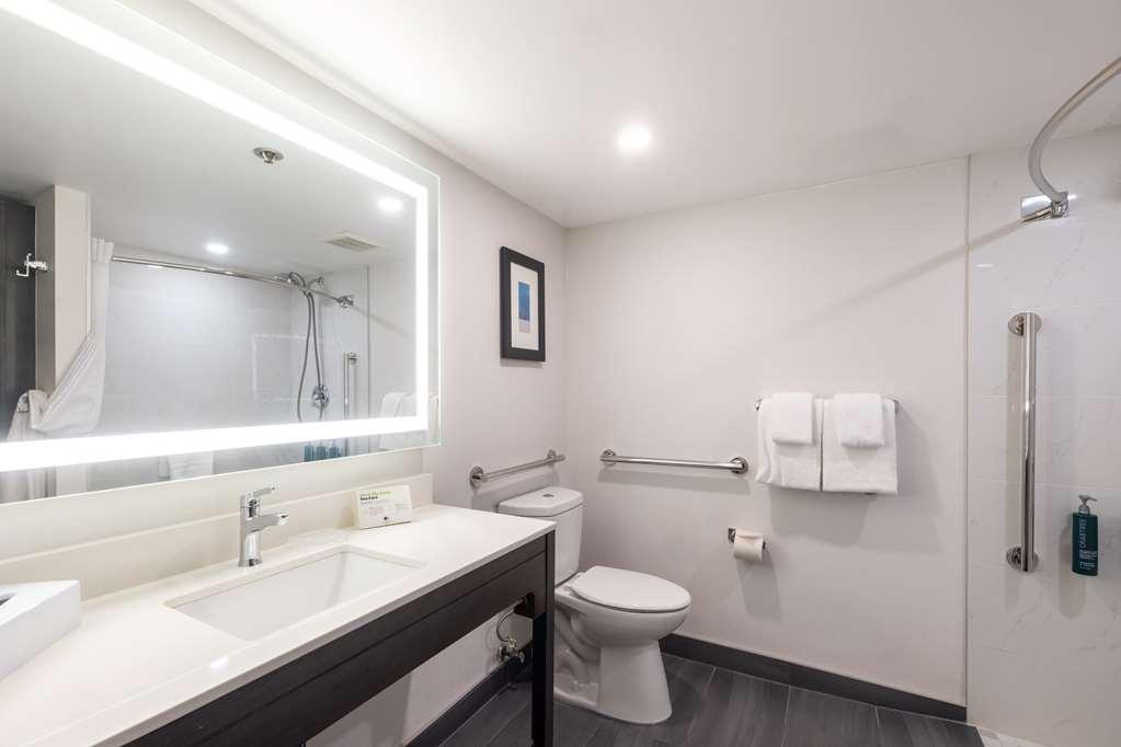 Doubletree By Hilton Calgary North Ξενοδοχείο Εξωτερικό φωτογραφία
